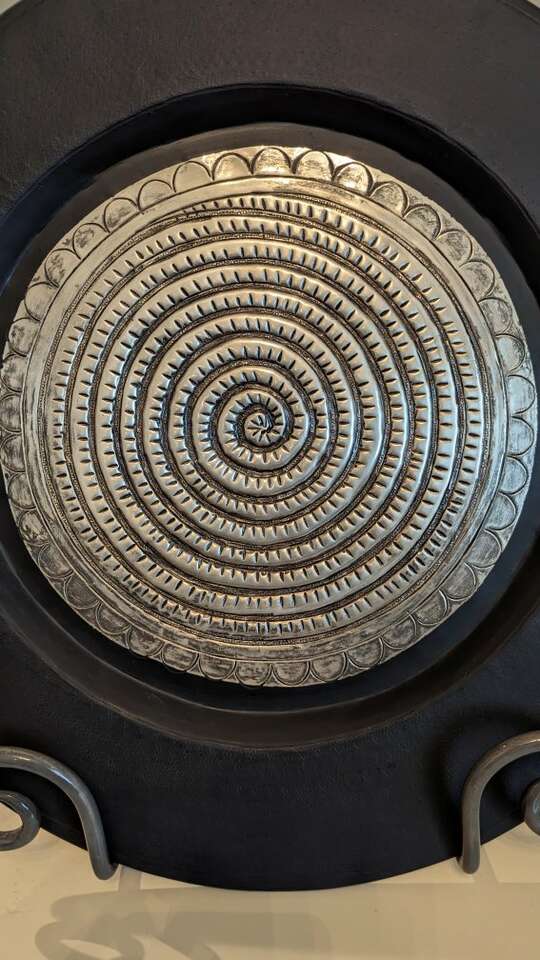 Decorative metal plate, black and silver