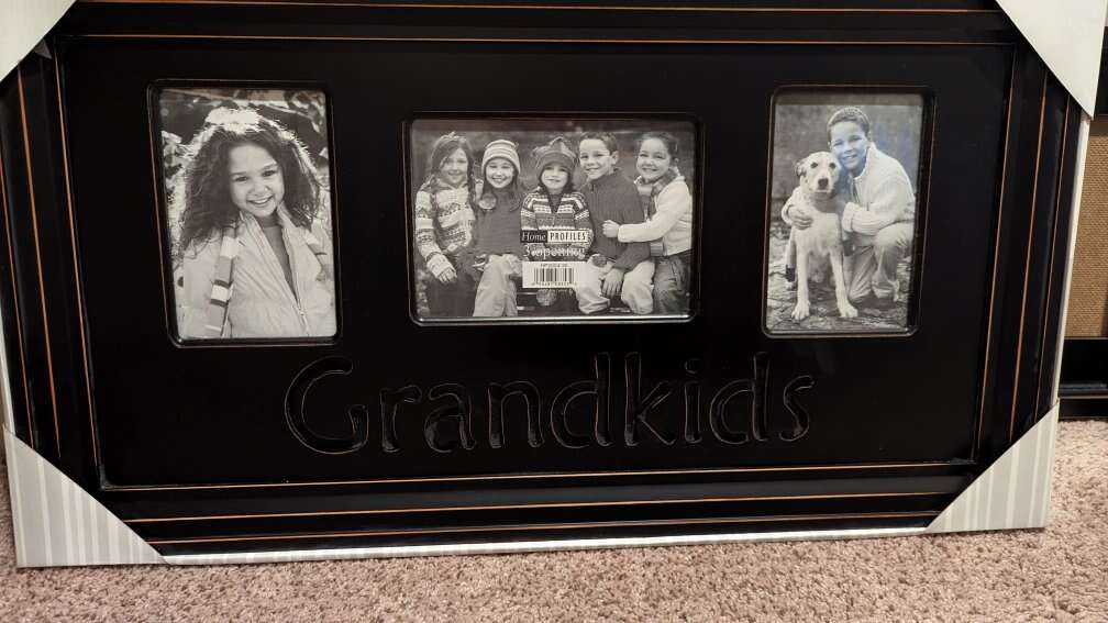 Beautiful "Grandkids" frame.