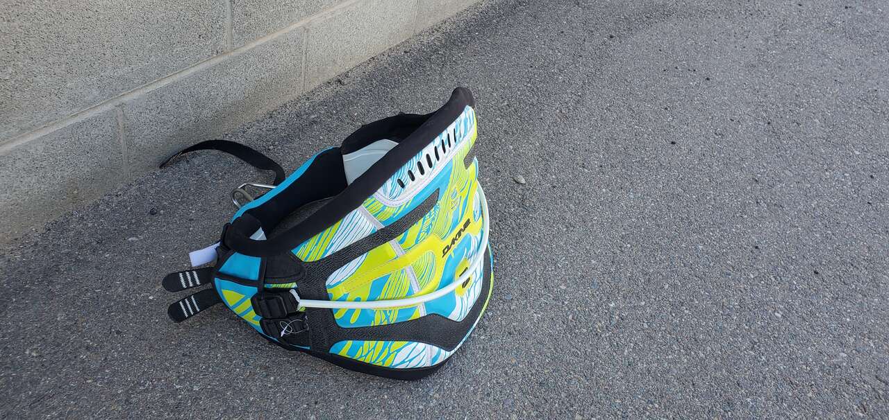LIKE NEW Dakine Pyro Kiteboarding waist harness