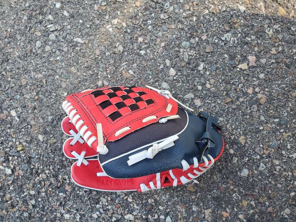 NEW lefty baseball tball mitt
