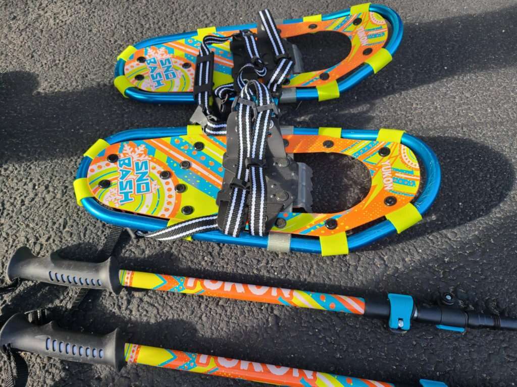 kids snowshoe package like new