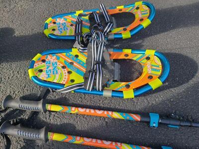 kids snowshoe package like new