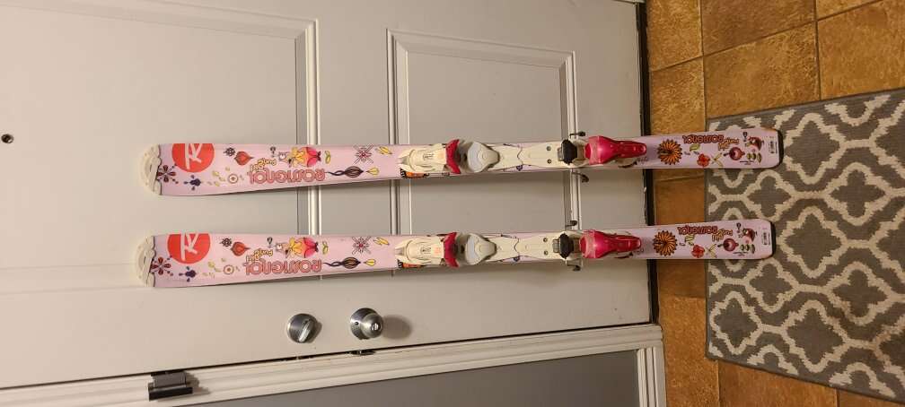 cute girls 140cm skis (boots poles helmet avail)