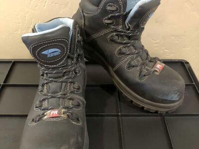 Womens Boots - Size 6.5