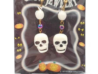 RARE Vintage “Fright Factory” Glow-In-The-Dark Skull Clip-on Earrings – NEW