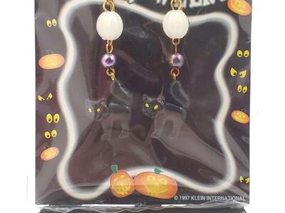 RARE Vintage “Fright Factory” Glow-In-The-Dark Black Cat Clip-on Earrings – NEW