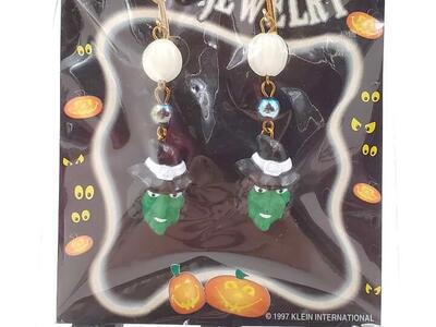 RARE Vintage “Fright Factory” Glow-In-The-Dark Witch Clip-on Earrings – NEW