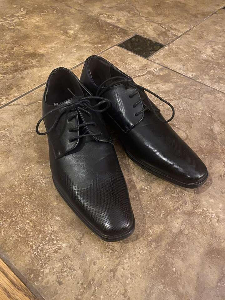 Mario Lopez black shoes