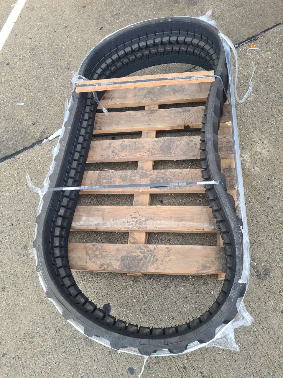 Bobcat E32 E35 mini excavator rubber track