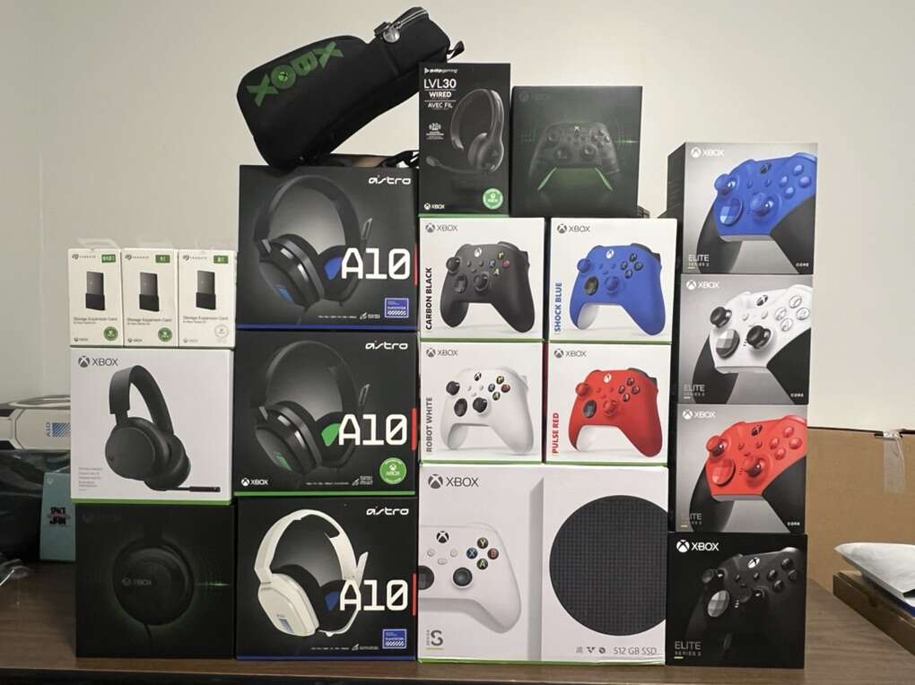 Xbox Series S Custom Bundle (Read Description)