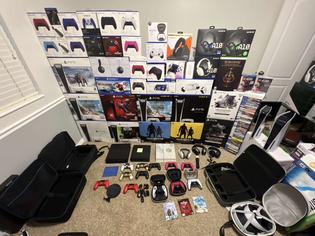 PlayStation 5 / 4 Consoles, Games and Accessores