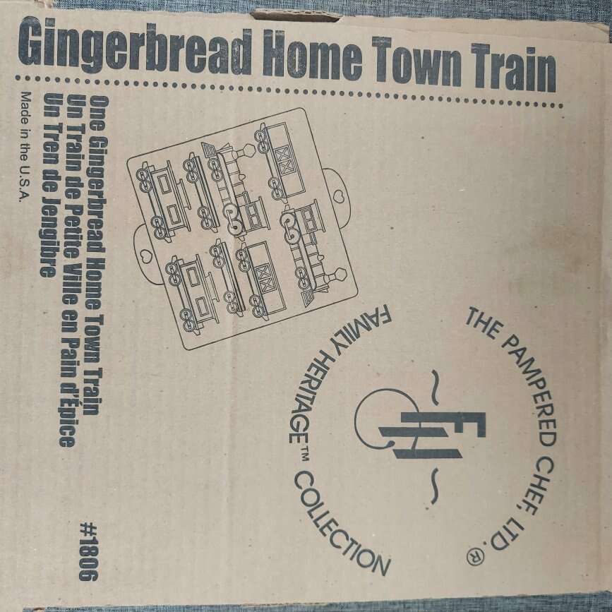 The Pampered Chef Gingerbread Hometown Train Stoneware Mold 1806