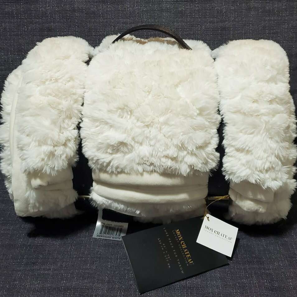 Mon Chateau Luxury Collection Luxe Faux Fur Throw