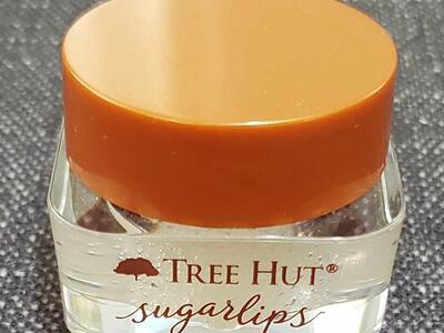 Tree Hut Sugar Lips lip scrub