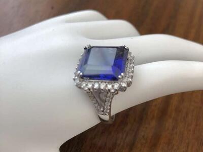 Tanzanite Colored Luce With Diamond (sim) Ring