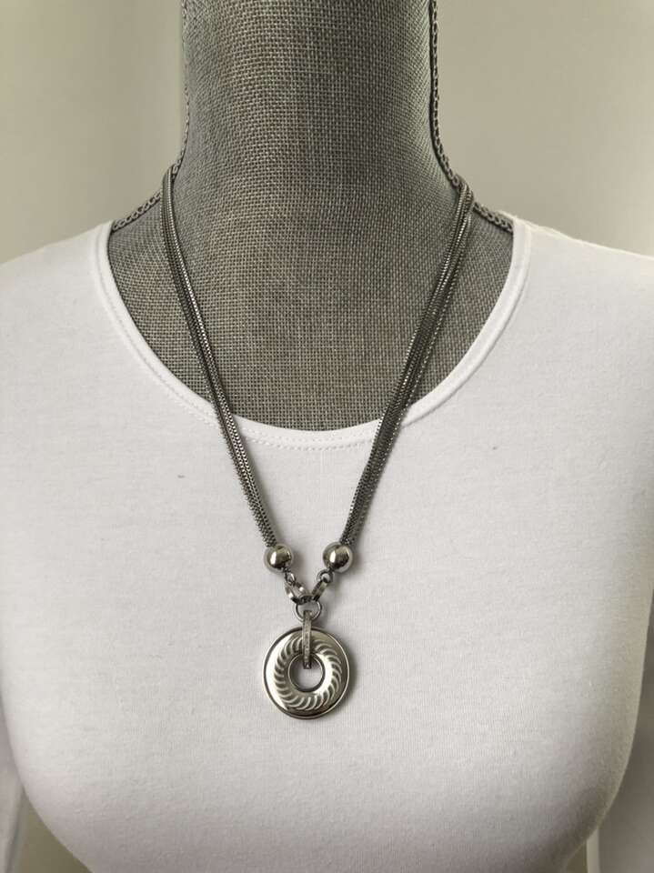 Fidget Disc And Multi Strand Chain Necklace