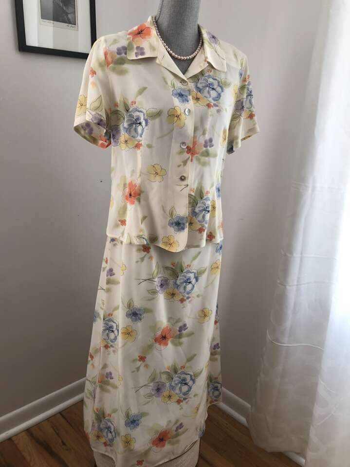 Beautiful Vintage Silk Blouse And Skirt Set