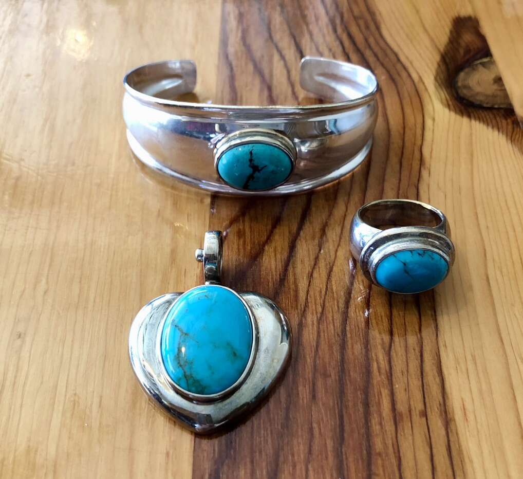 Gorgeous Turquoise Ring Pendant And Bracelet Set