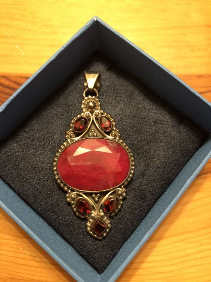 Gorgeous Sterling Silver With Ruby And Garnet