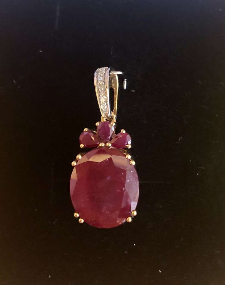 Beautiful 10K Gold And Ruby Pendant With Diamond