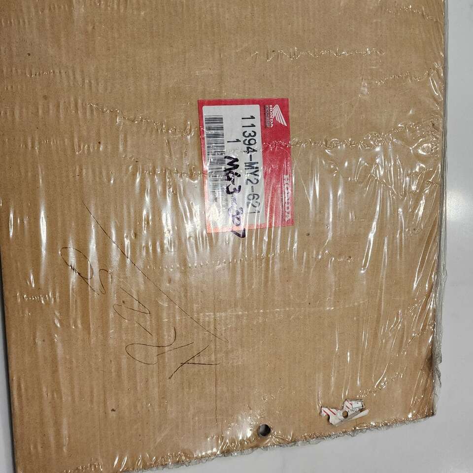 GASKET, R. CRANKCASE COVER
11394-MY2-621