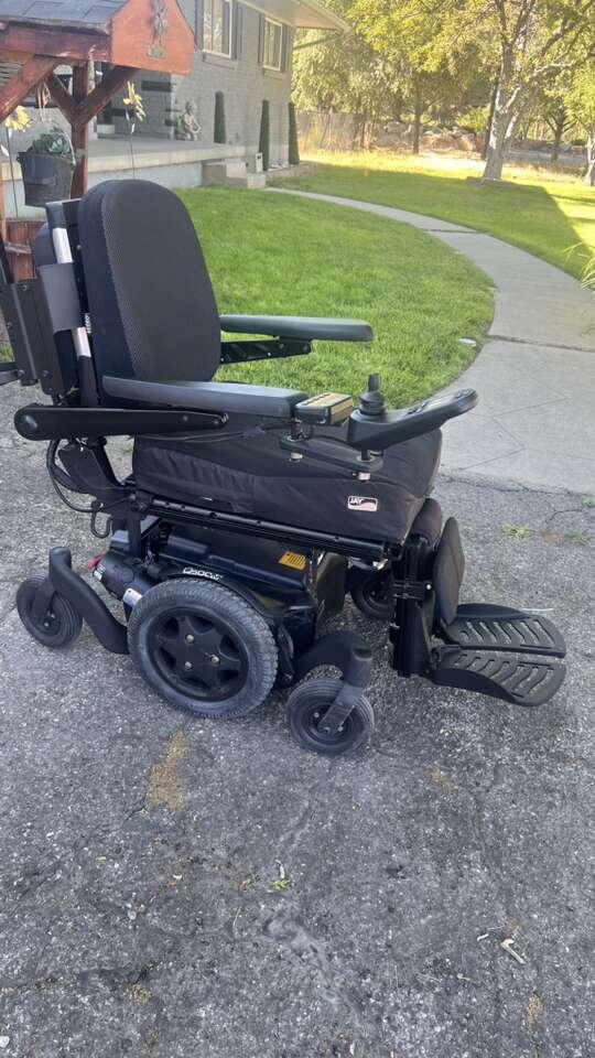 SELLING AS IS Quickie Q500M Needs New Batteries