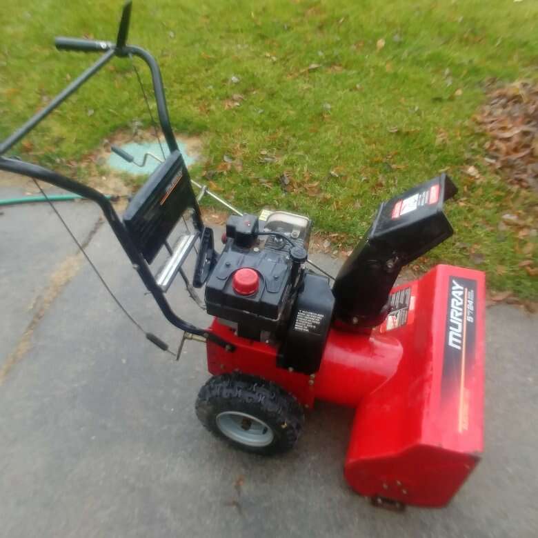 Murray Snowblower 5 horse power… Home and Garden