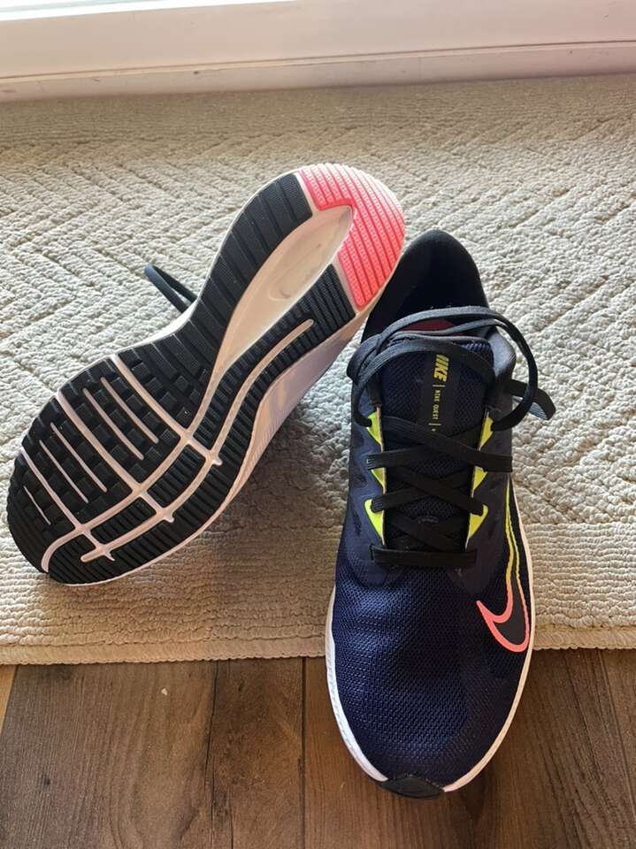 Nike Running Shoes Quest 3 Size 8