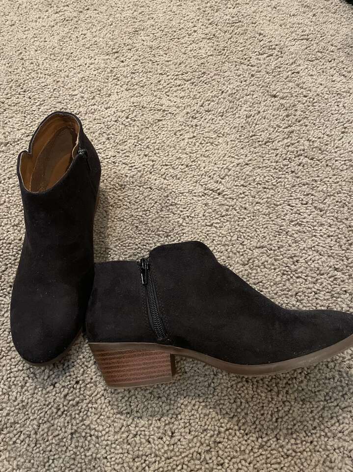 Size 7.5 Black Suede Bootie