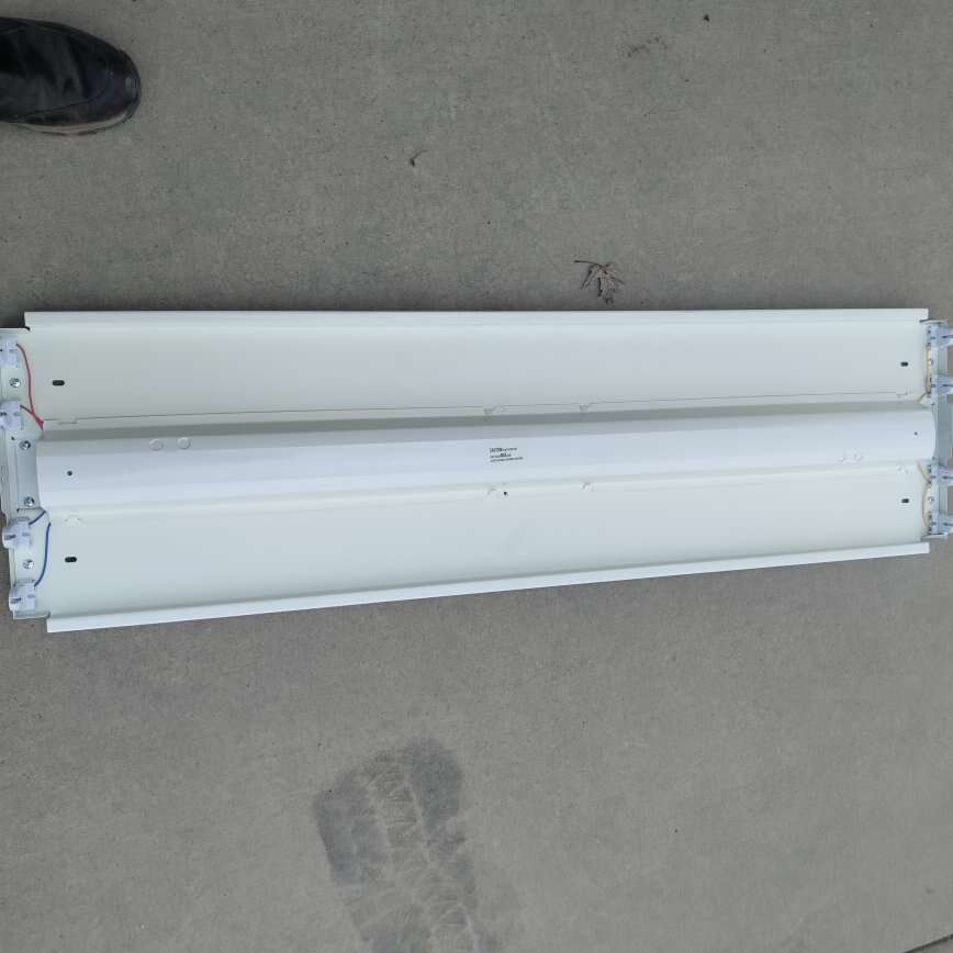 4f fluorescent lumps fixture,new condition