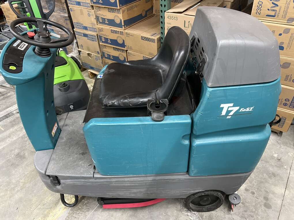Tennant T7 Ride On Scrubber