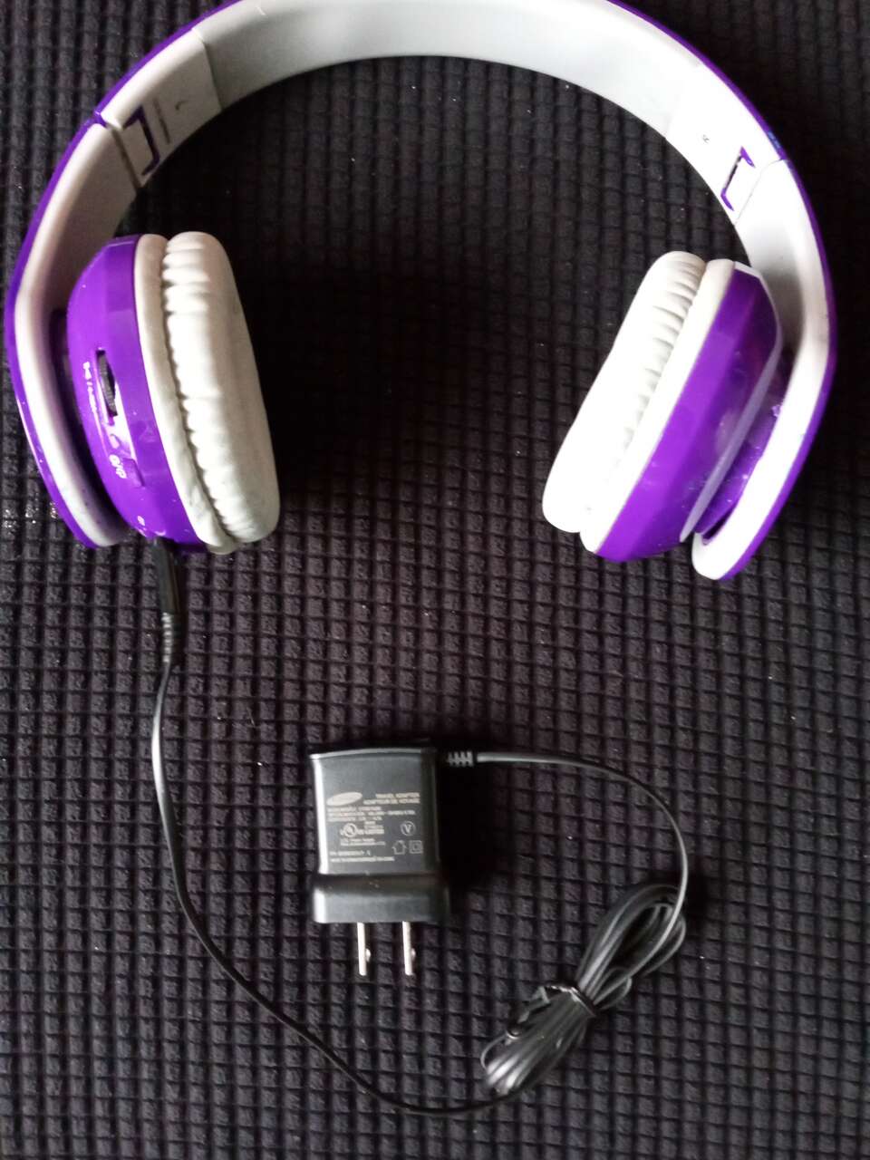 I live kids folding Bluetooth headphones