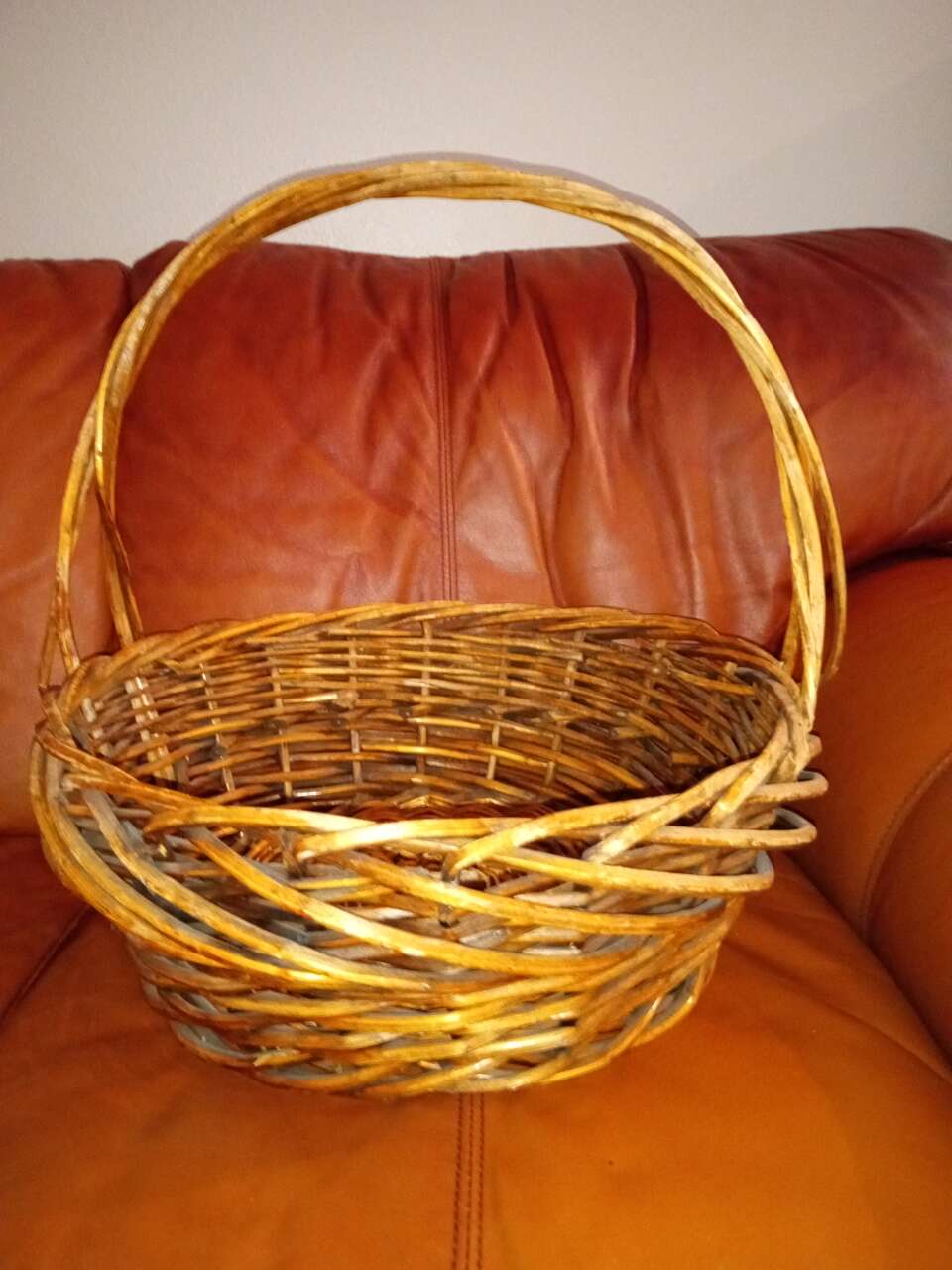 Jumbo sized wicker basket with handle