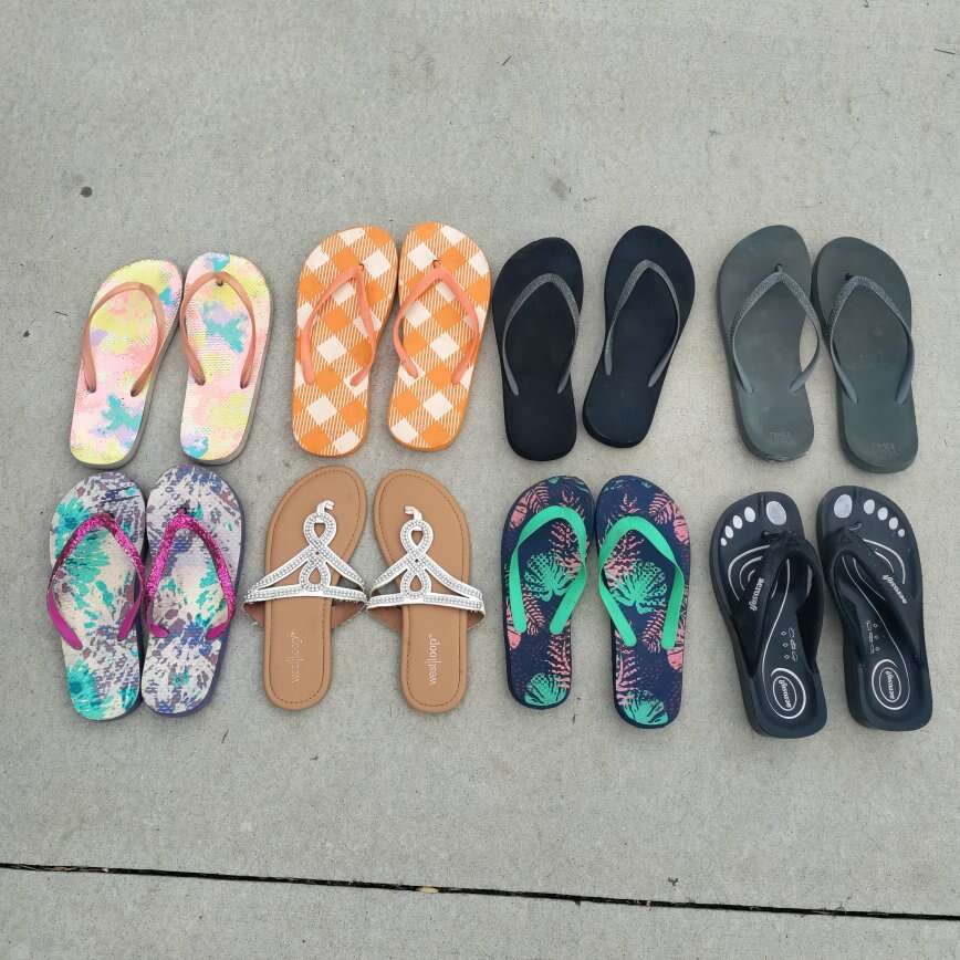 Flip flops. Adult size 5-8