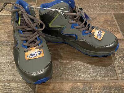 New Size 6 Men’s (Bigger boys shoes)