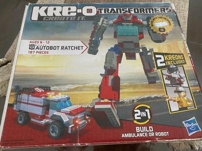 KRE-O Transformers Autobot Ratchet Set