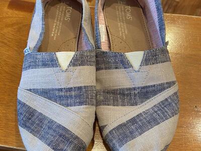 Women Size 6.5 Tom Slip Ons