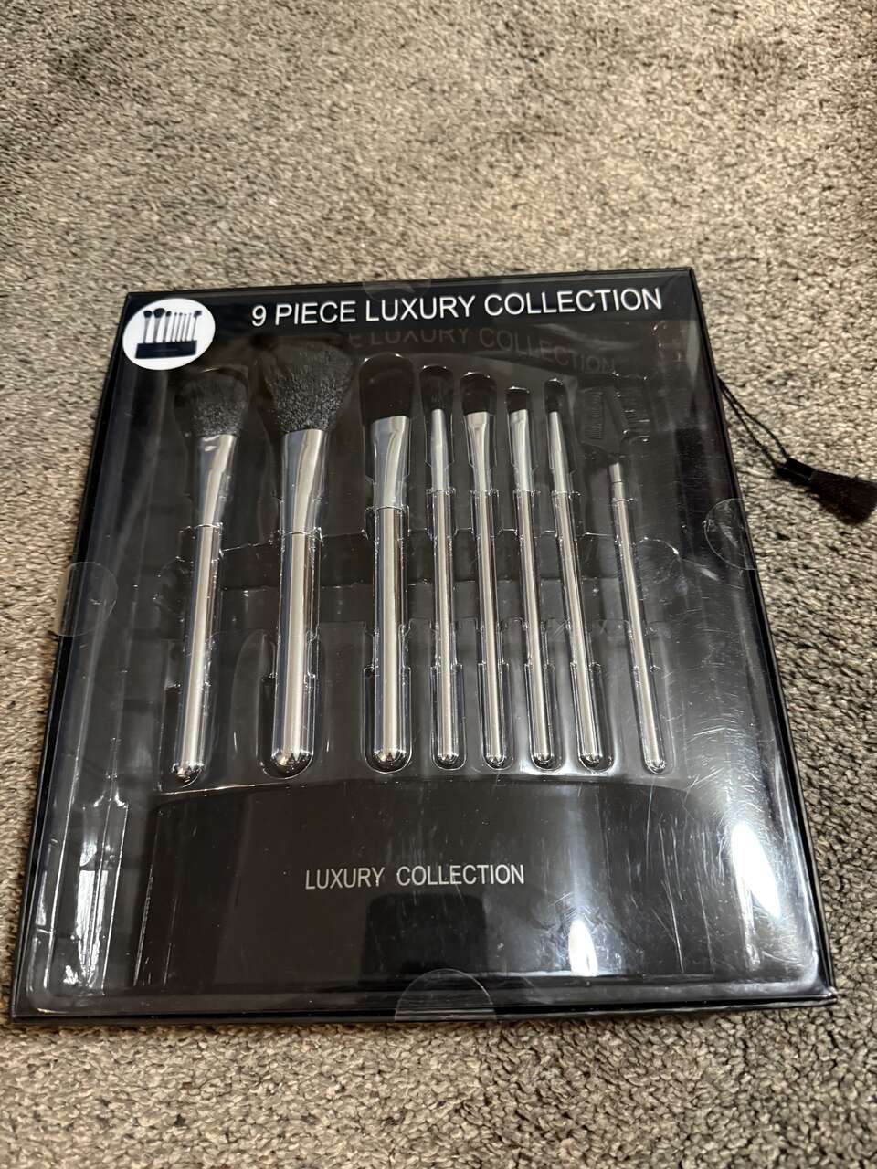 New Makeup 9 Piece Brush and Holder Set