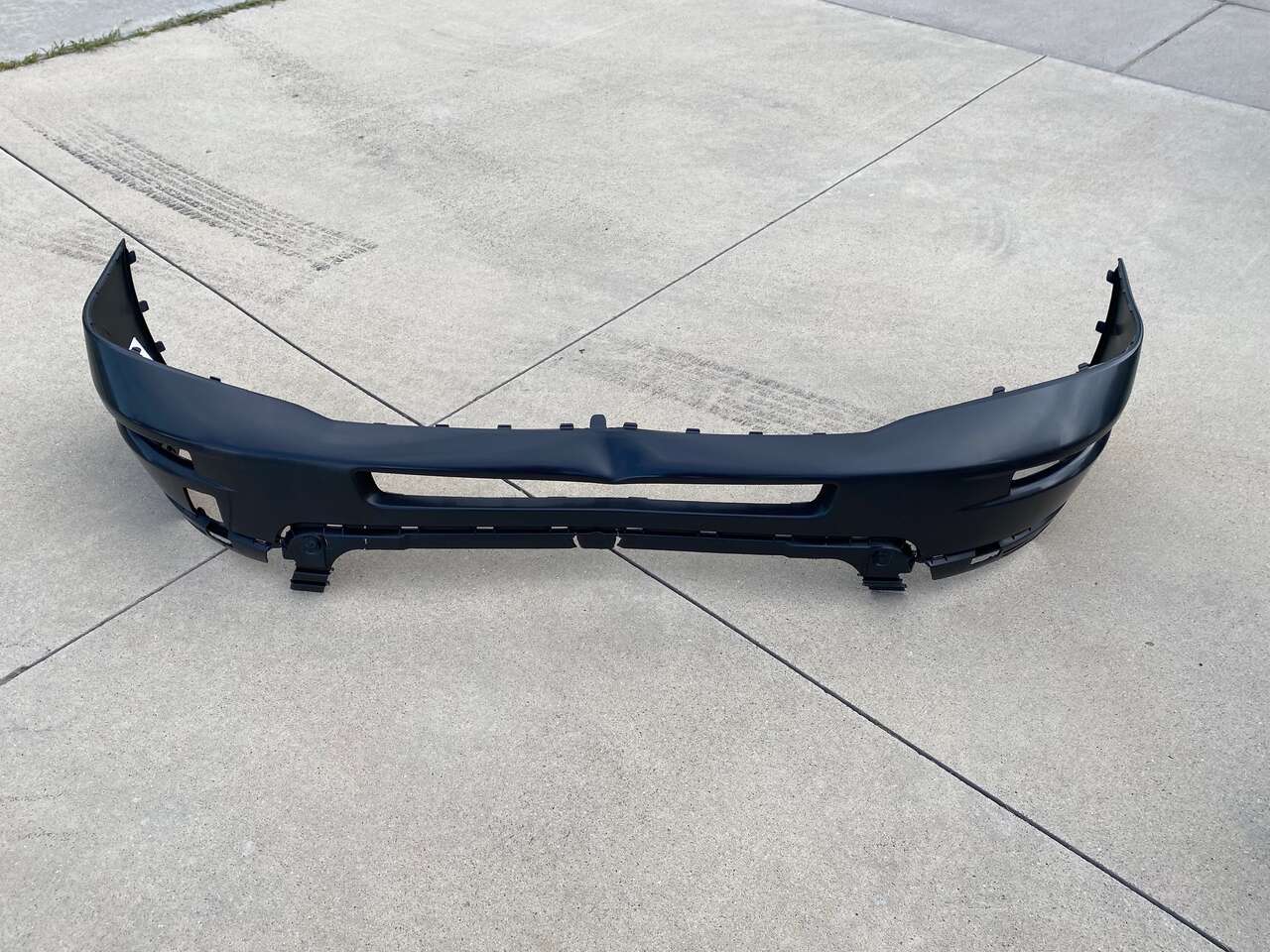 New Volvo XC90 Front Bumper Cover (Unpainted) 2007-2014