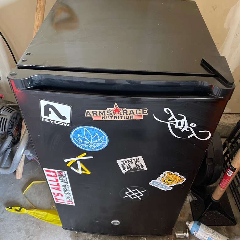 GE Mini Refrigerator With Freezer