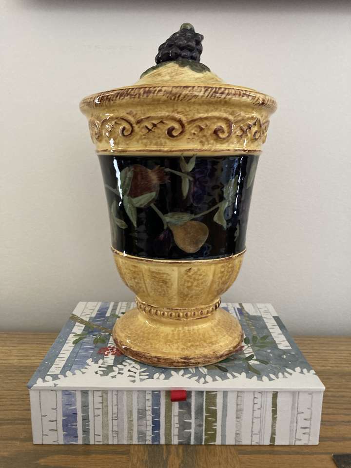 Pompeii Medium Sized Container with Lid.