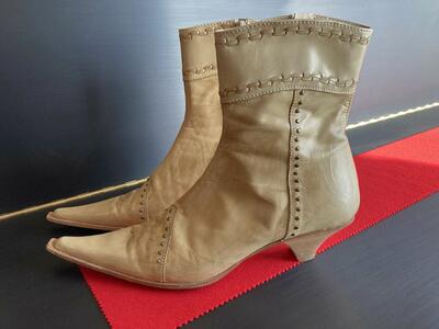 Women's Italian Vero Cuoio Designer Boots euro size 38 us size 7