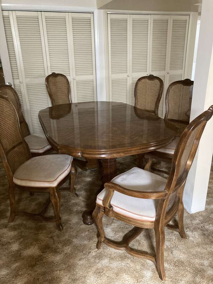 Drexel Heritage Large Pecan Dinning Room Table and Chairs with Buffet Cabinet $1,481.95
