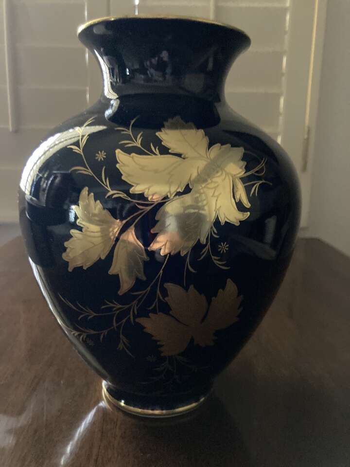 22 Karat Gold Vase ( Made in Germany )