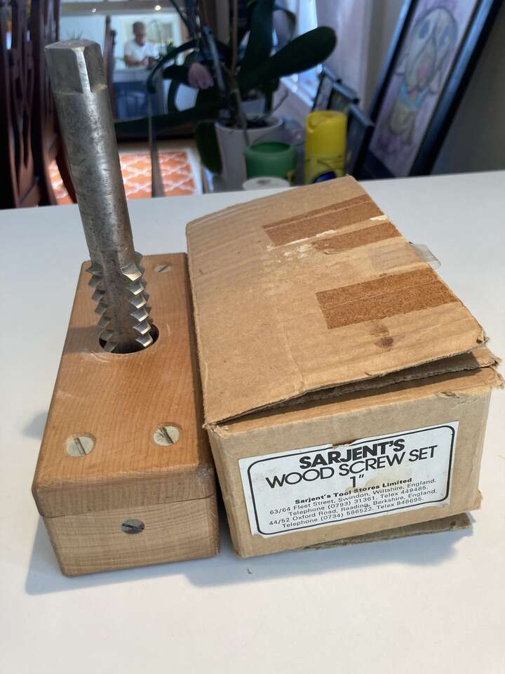 Vintage Sarjent's Wood Screw Set 1"