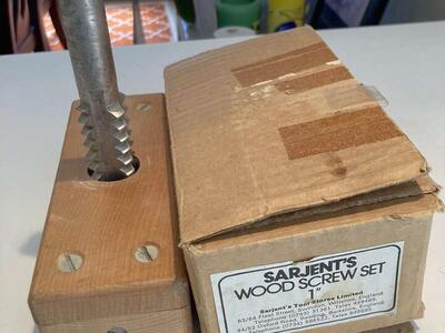 Vintage Sarjent's Wood Screw Set 1"