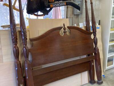 Henkel Harris Cherry Wood Poster Bed