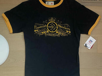 Brand New. Mitchell and Ness Vintage Pittsburgh Steelers Established Tee. Size Medium. Rare t-shirt