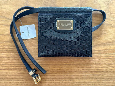 New small Michael Kors pouch / purse