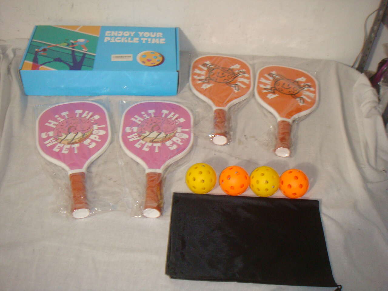4 PLAYER PICKELBALL SET WITH BALLS & CARRYING BAG